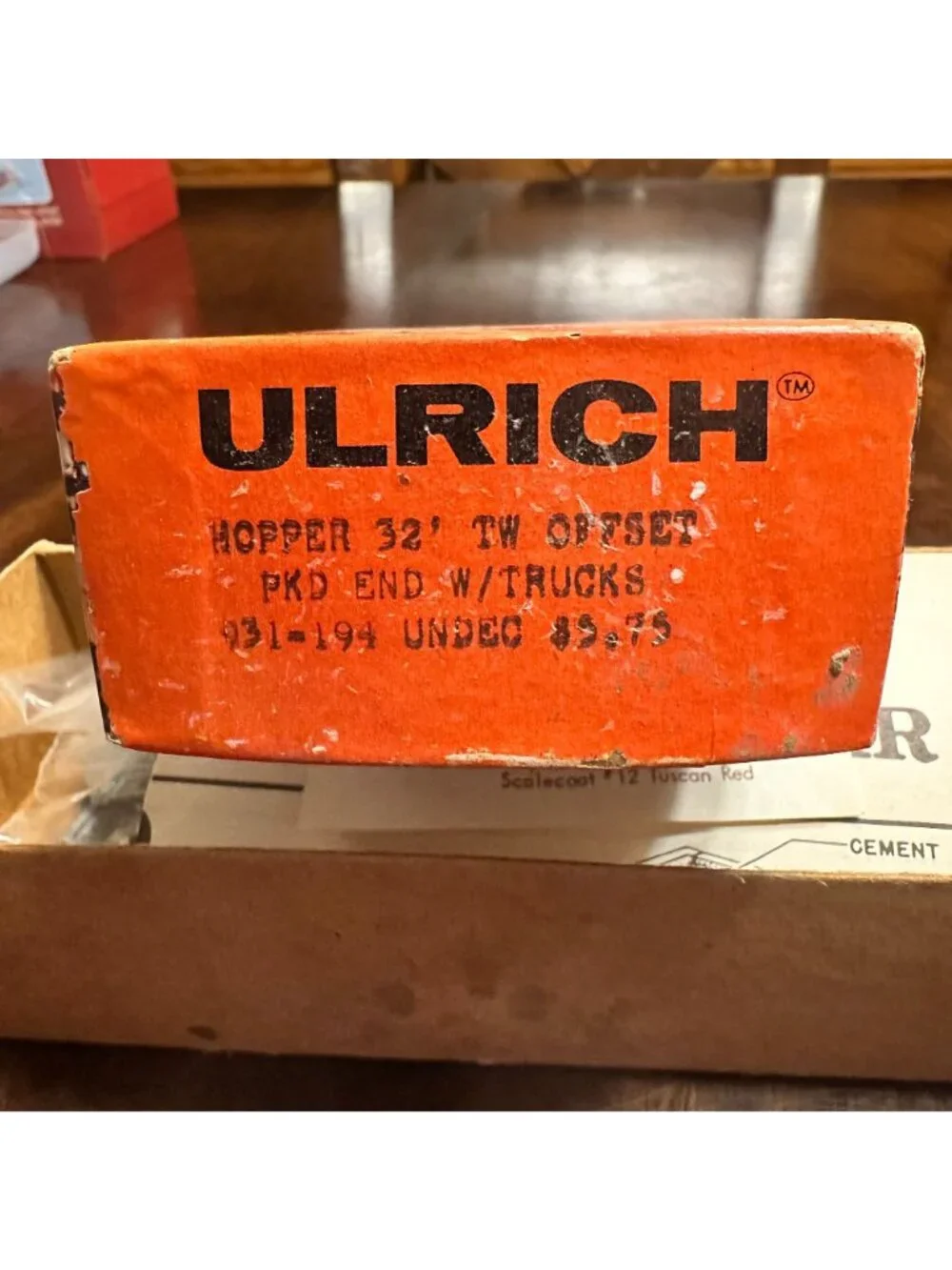 Ulrich HO Scale 32 Twin Offset Hopper Car Model Kit undecorated
